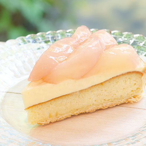 【７月おすすめケーキ】みずみずしい白桃のタルト