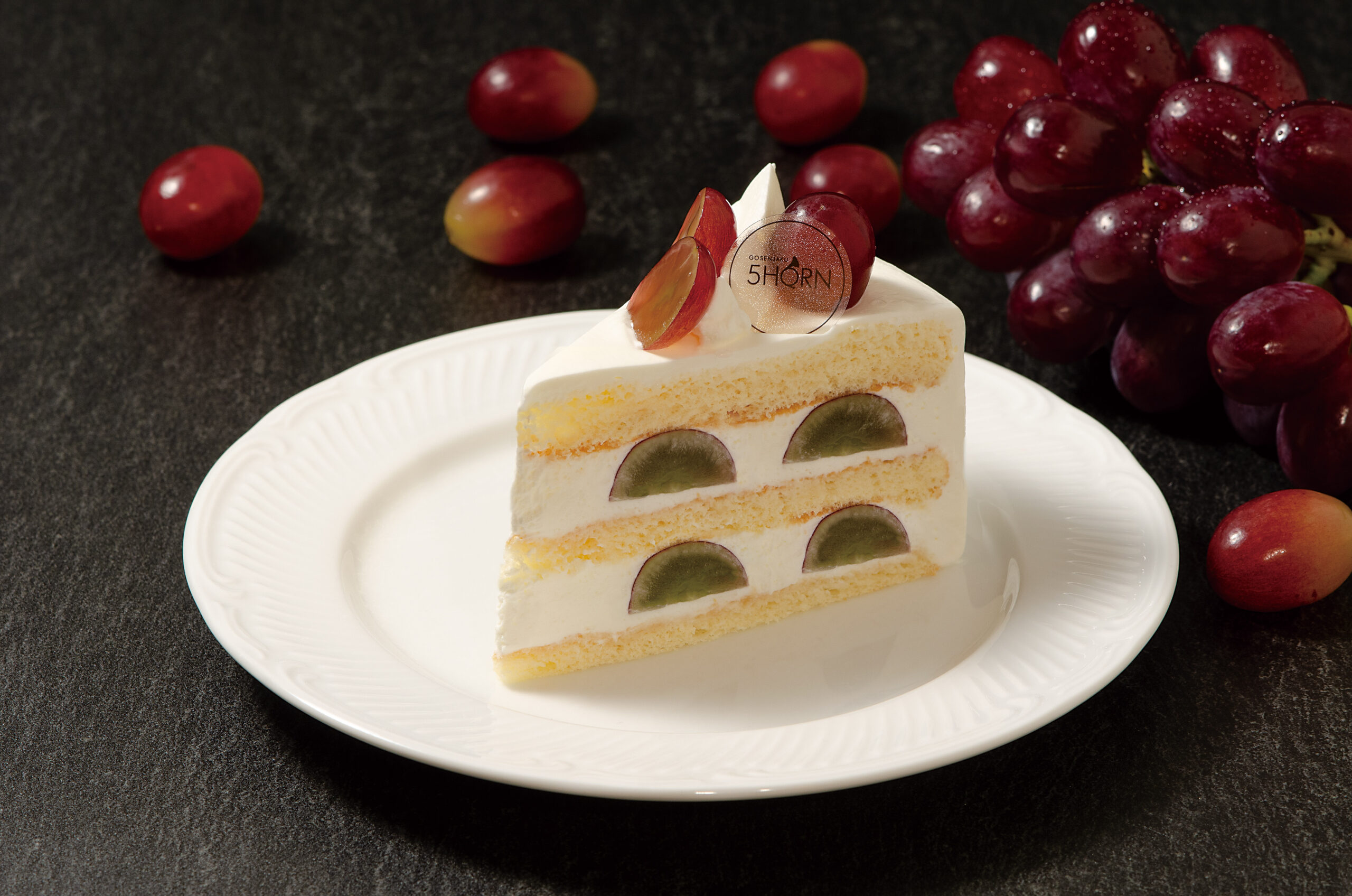 10月ケーキメニュー】もうすぐ登場！クイーンルージュ🄬のショート