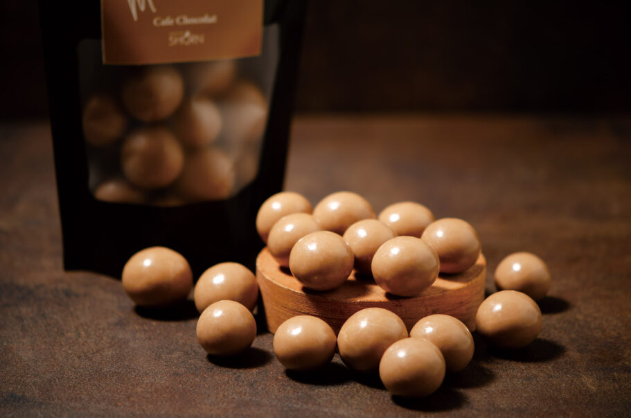 マカダミアナッツカフェショコラ　新パッケージ