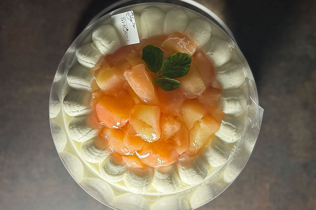丸ごと桃ショートケーキ | 上から