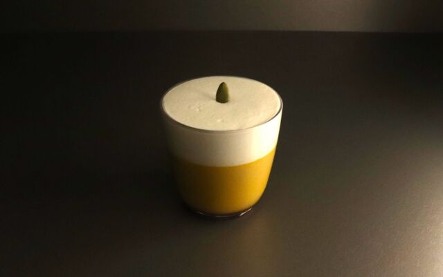 【Halloween Week 限定】
毎年大好評！かぼちゃプリン🎃

北海道産えびすかぼちゃのペーストをたっぷりと使用。
かぼちゃ本来の濃厚な甘みとやさしい香りを、
なめらかなプリンに閉じ込めました。

ほろ苦いカラメルがその甘味を引き立て、
5HORNオリジナル生クリームが全体をやさしくまとめ上げます。

——実は、ヨーロッパでは“パンプキンプリン”は秋の家庭デザートの定番だそうですが、生クリームを添えるのは珍しいそうです。

定番をワンランク上にするために、5HORNではひと手間を加え上品に仕立てています。
また、さらに美味しいもの、美しいデザインへのアップデートを止めない5HORN。

この「かぼちゃプリン」も、初代から磨かれ、たっぷりシャンティの濃厚な美味しさと、シンプルで上品な美しさに進化しています！

毎年この時期にだけ味わえる、秋の定番スイーツ。
10/25(土)〜10/31(金) の7日間限定でお届けします。

	•	販売期間：10月25日(土)〜10月31日(金)
	•	価格：税込￥550
	•	販売店舗：5HORN全店舗

👻 なくなり次第終了ですので、お早めにどうぞ。

#5horn #松本スイーツ #長野スイーツ #ハロウィンスイーツ #かぼちゃプリン #パンプキンプリン #北海道産かぼちゃ #えびすかぼちゃ #季節限定 #期間限定 #濃厚プリン #カスタードプリン #秋スイーツ #ご褒美スイーツ #松本カフェ #信州カフェ #秋の味覚 #プリン好き #ハロウィン